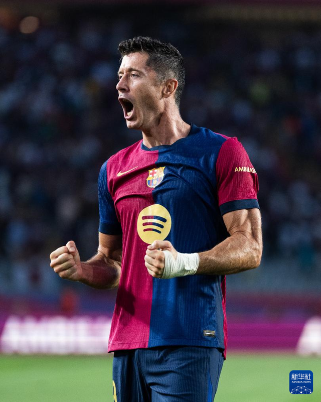 韩鹏：徐根宝指导80多岁高龄还在工作一线，这非常让人感动（韩鹏：八旬徐根宝仍坚守一线，令人动容）