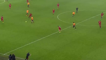 阿尔卡拉斯表演赛搞笑举动笑翻全场，指出乐观态度是最大武器（阿尔卡拉斯表演赛逗趣一幕引爆全场笑声，直言乐观心态是他最大的武器）