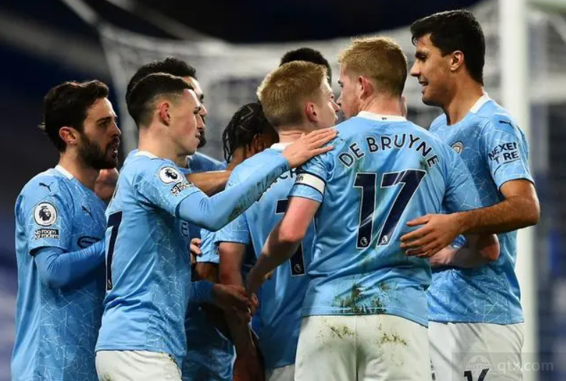 近5轮仅1胜&丢9分！皇马落后巴萨4分，银河战舰陷入低迷（近5场仅一胜失9分，皇马被巴萨拉开至4分，银河战舰深陷颓势）