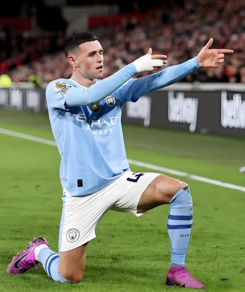 记者：拜仁将于明年一月开始与凯恩谈续约（消息称，拜仁将于明年1月启动与凯恩的续约谈判）