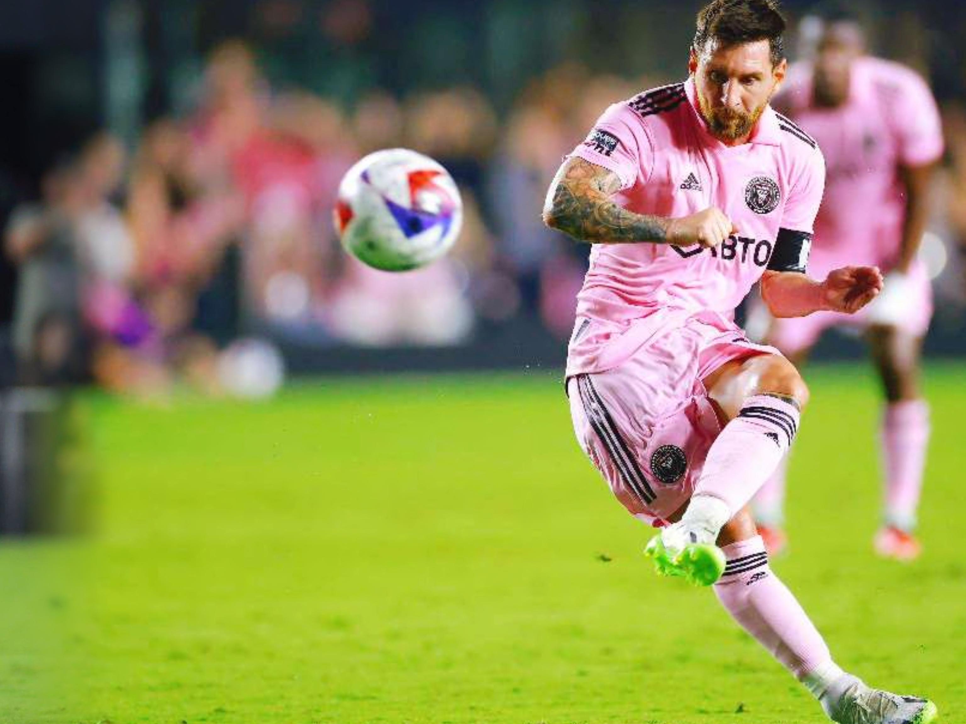 2025残特奥会乒乓小将获家人助威，父亲记录每场比赛（2025残特奥会乒坛新秀获家人现场助阵，父亲逐场记录赛况）