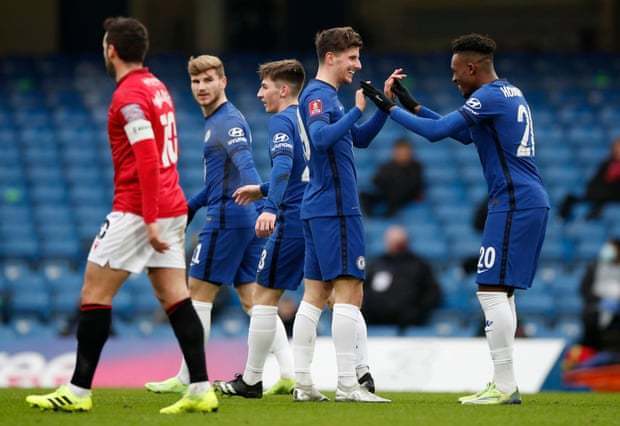 为了让阿隆索来皇马废了自己两年，去年给安切洛蒂5000万买人也不至于这样（为等阿隆索接班皇马两年空转，去年给安切洛蒂5000万引援也不该成这局面）