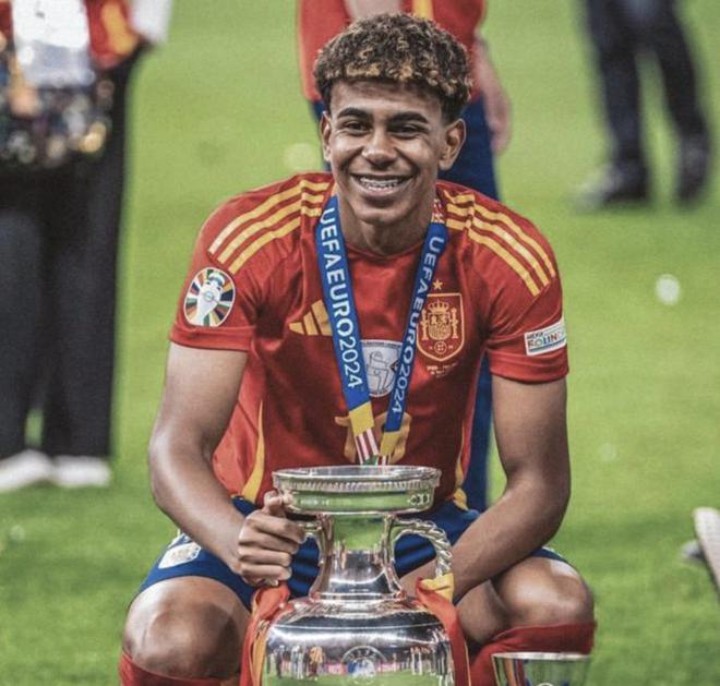 太可惜！28岁昔日“三杰”跟腱断裂，若不是伤情困扰他能比肩德容（遗憾！28岁昔日“三杰”遭遇跟腱断裂，若非伤病困扰本可媲美德容）