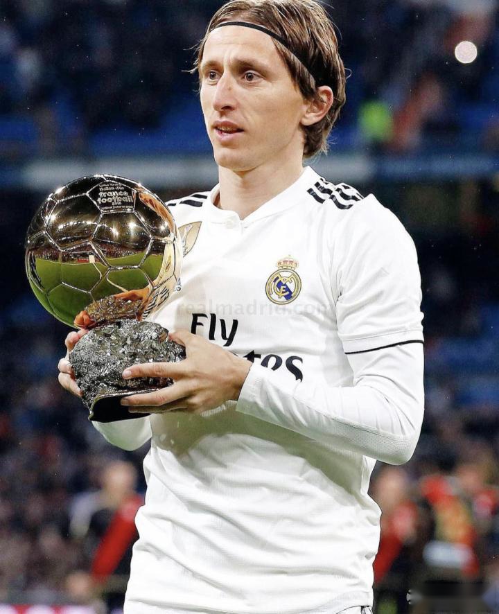 天空体育：莫拉塔左腿内收肌损伤，预计将伤停4至6周（天空体育：莫拉塔左腿内收肌拉伤，预计缺席四至六周）