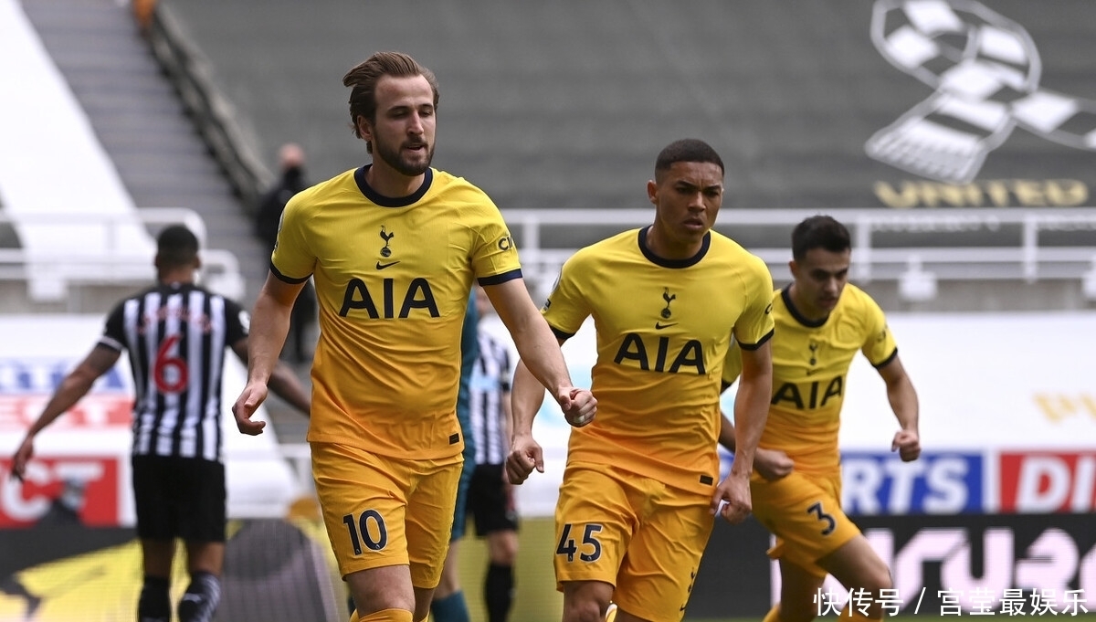 前锋单刀破门，决绝果断引喝彩（前锋单刀冷静终结，果敢一击引全场喝彩）