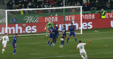 快船vs老鹰前瞻：哈登PK约翰逊，两队皆欲取胜终止颓势（快船战老鹰前瞻：哈登对决约翰逊，双方力拼胜利止住颓势）